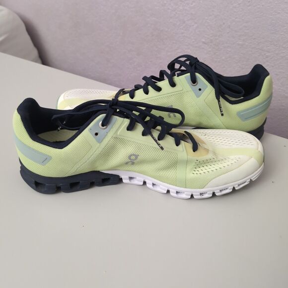 On Running Cloudflow Running Shoes Mens 10.5 Meadow White main image 8